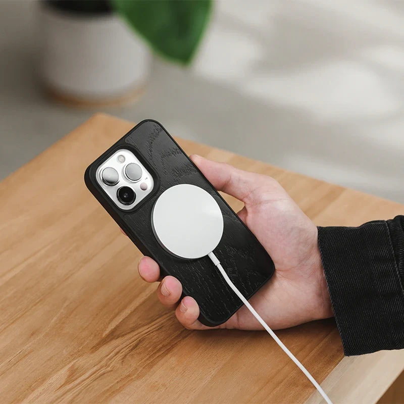 Étui pour iPhone 15 Pro Black Series