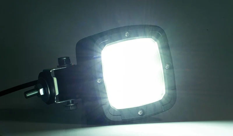 Lampe de travail LED Fristom Premium pour usage intensif / 1800 lumens