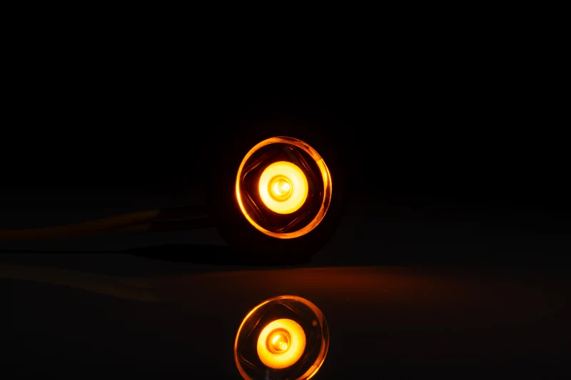 Feu de position rond LED Bulls Eye avec joint plat et incurvé