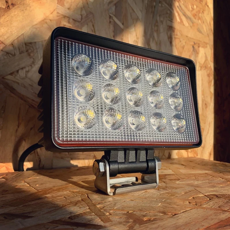 Lampe de travail LED rectangulaire avec faisceau large 45w / LED Autolamps Red Line Range