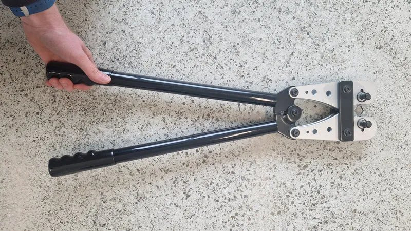 Pince à sertir robuste pour cosses de tubes en cuivre / 25-150 mm²