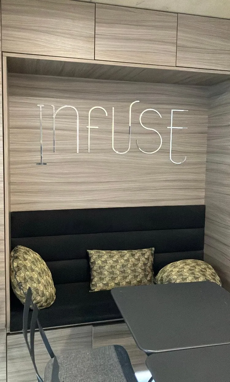 Lettres en Relief Sur Mesure - Logo mural