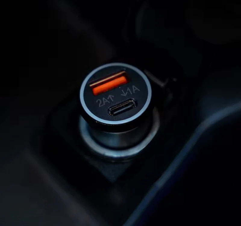Traceur GPS Voiture + Chargeur Allume Cigare iOS