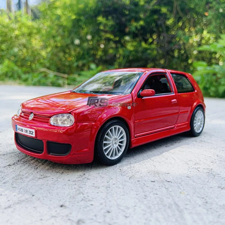 Miniature Volkswagen Golf 4 R32 Échelle 1:24