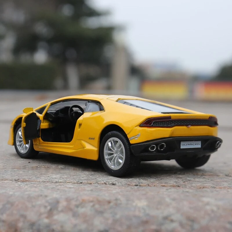 Miniature Lamborghini Huracan 1:36