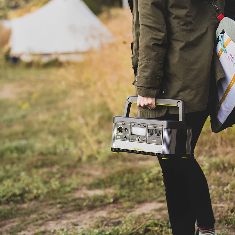 Yeti 500X + Nomad 100 Solar Generator