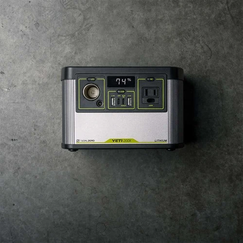 Yeti 200X + Nomad 20 Solar Generator